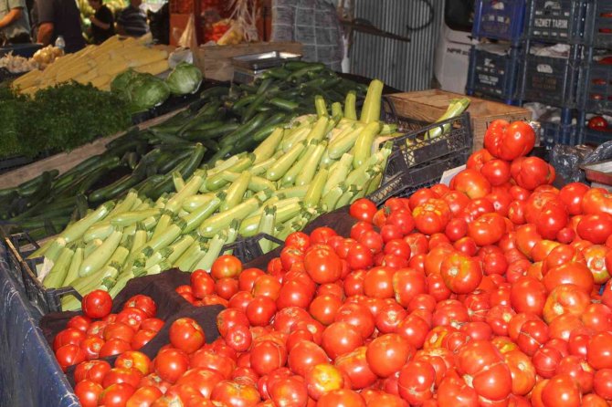 Pazarda sebze fiyatları düşüşe geçti