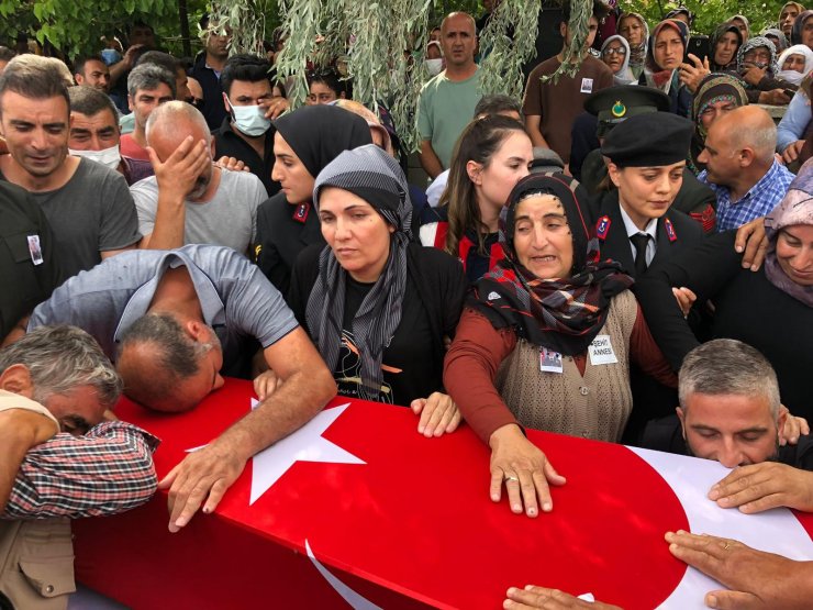 Şehit Uzman Çavuş Selahattin Taşkın, son yolculuğuna uğurlandı