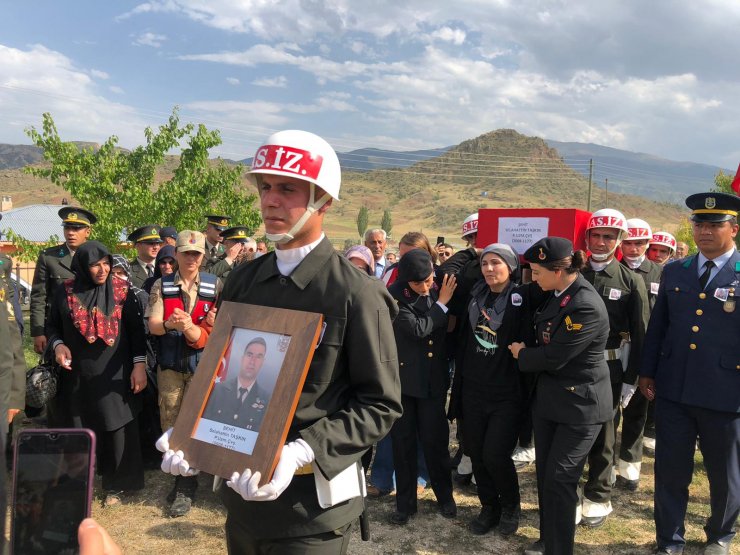 Şehit Uzman Çavuş Selahattin Taşkın, son yolculuğuna uğurlandı