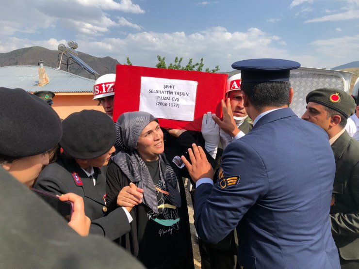 Şehit Uzman Çavuş Selahattin Taşkın, son yolculuğuna uğurlandı