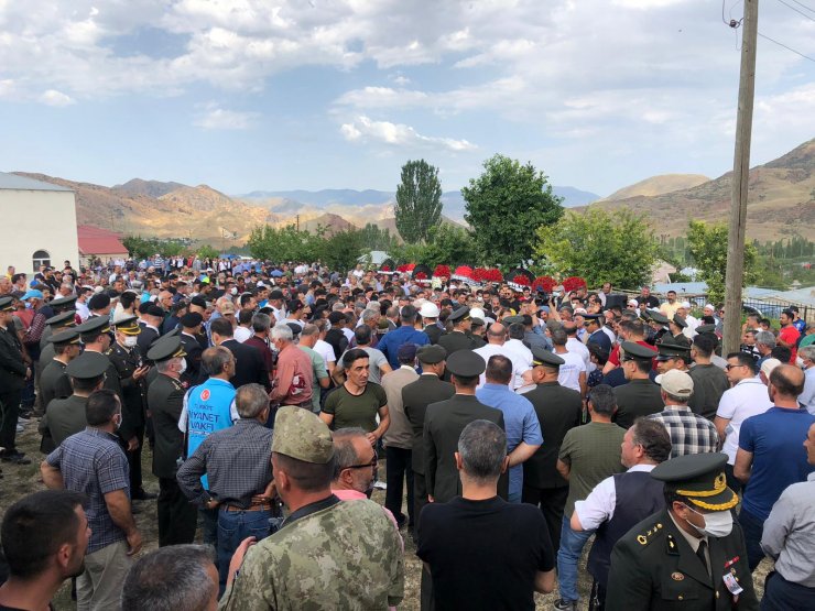 Şehit Uzman Çavuş Selahattin Taşkın, son yolculuğuna uğurlandı