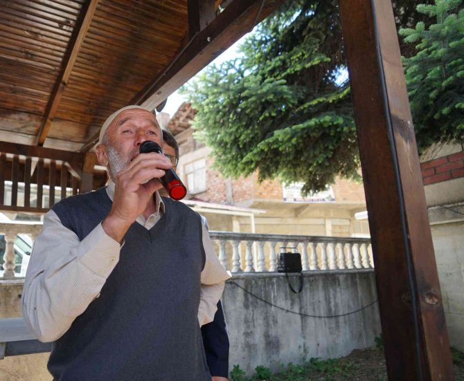 Selde hayatını kaybeden gencin ailesi hacdan geldi, cenazesi toprağa verildi