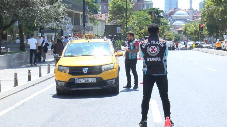Taksilere denetim: Turist olsak bizi arabaya alırlar