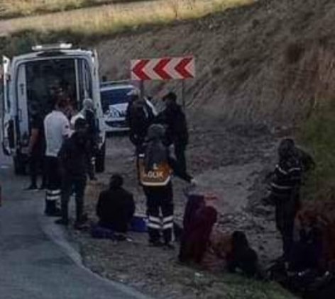 Tarım işçilerini taşıyan minibüs tankerle çarpıştı: 8 yaralı