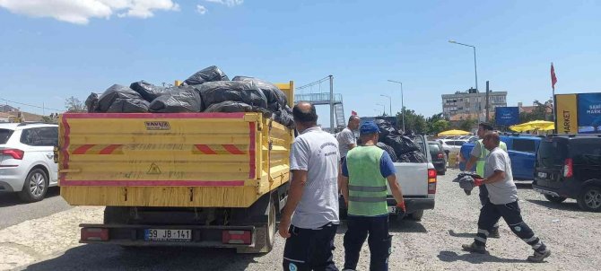 İlçenin nüfusu 1 milyona çıktı, tatilcilerden geriye tonlarca çöp kaldı