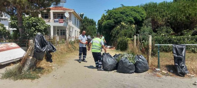 İlçenin nüfusu 1 milyona çıktı, tatilcilerden geriye tonlarca çöp kaldı