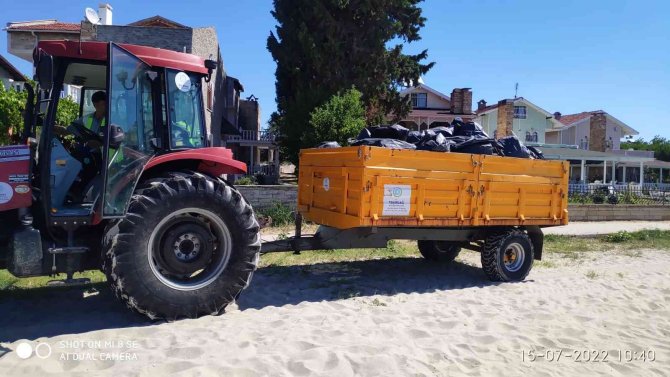 İlçenin nüfusu 1 milyona çıktı, tatilcilerden geriye tonlarca çöp kaldı