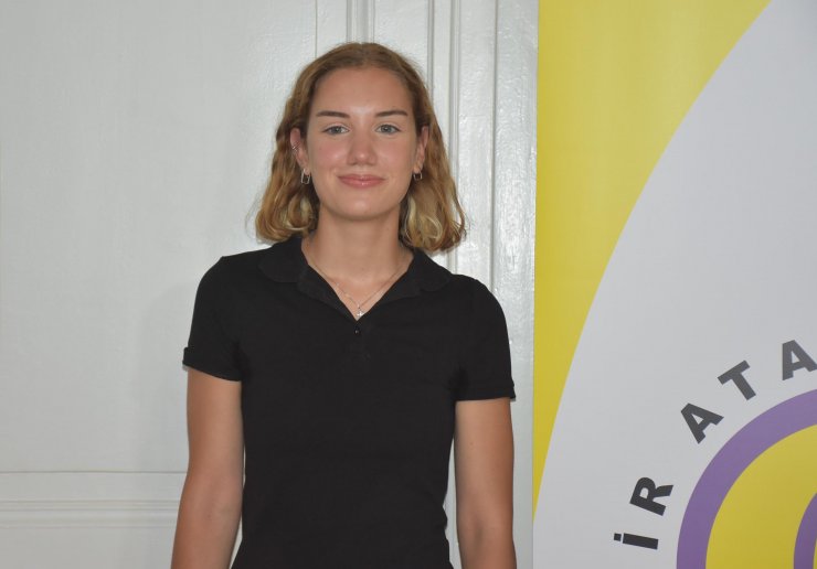 YKS'de AYT eşit ağırlık birincisi, İzmirli Selin oldu