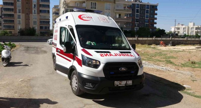 Yük asansörünün çarptığı işçi yaralandı