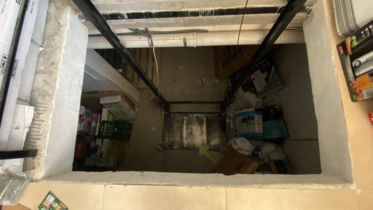 Yük asansörünün halatı koptu, bodrum katta mahsur kalan işçileri itfaiye kurtardı