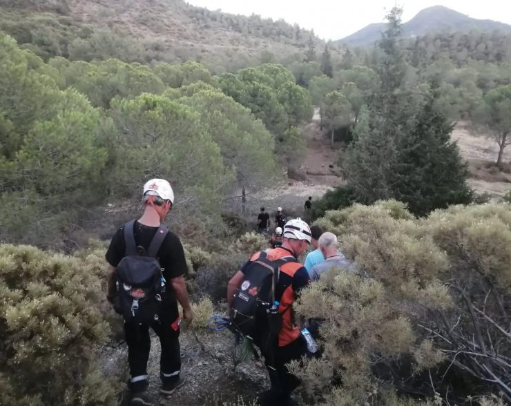 Yürüyüşe çıktığı dağda mahsur kaldı, 5 saat sonra kurtarıldı