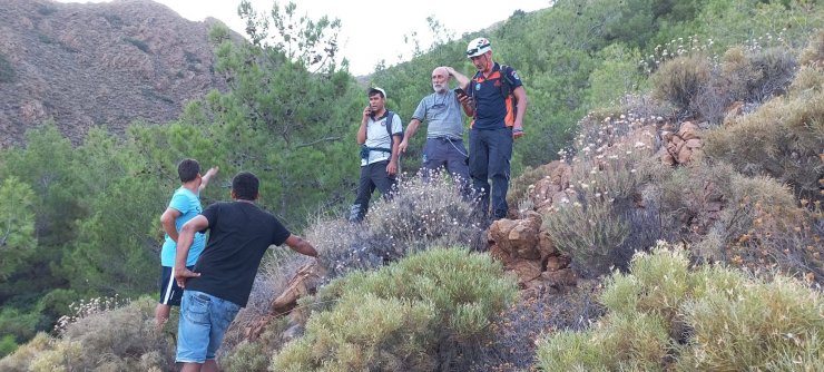 Yürüyüşe çıktığı dağda mahsur kaldı, 5 saat sonra kurtarıldı