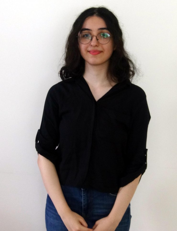 Zeynep Dila, TYT ve İngilizce alanlarında birinci oldu