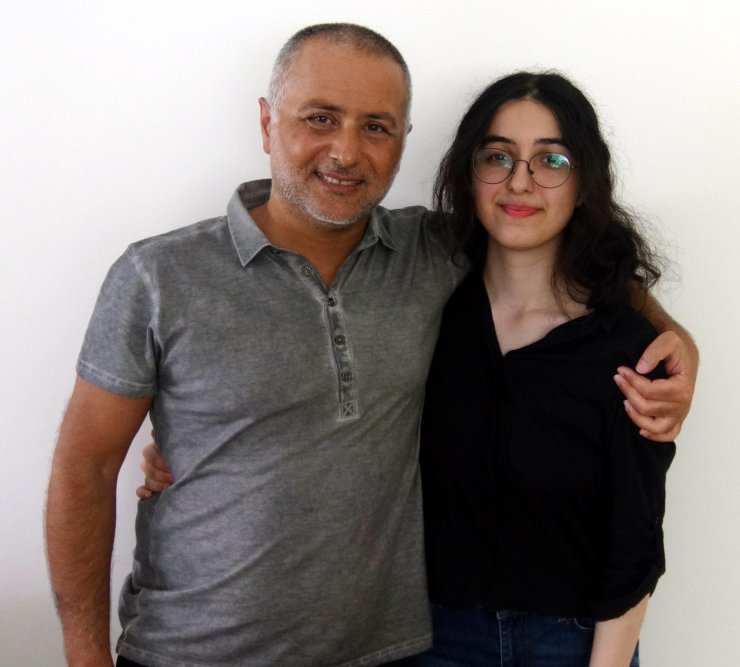 Zeynep Dila, TYT ve İngilizce alanlarında birinci oldu