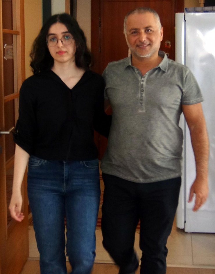 Zeynep Dila, TYT ve İngilizce alanlarında birinci oldu