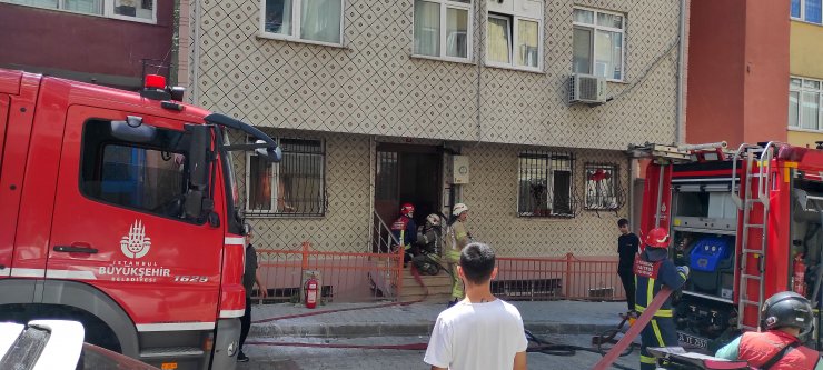 4 katlı binanın giriş katında yangın