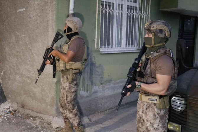 Adana’da DEAŞ operasyonu: 5 gözaltı