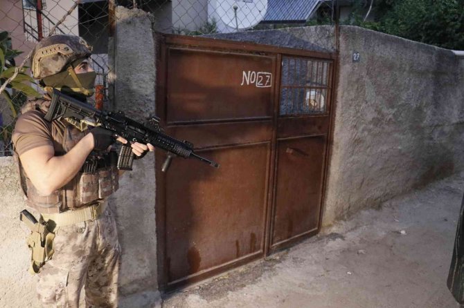 Adana’da DEAŞ operasyonu: 5 gözaltı