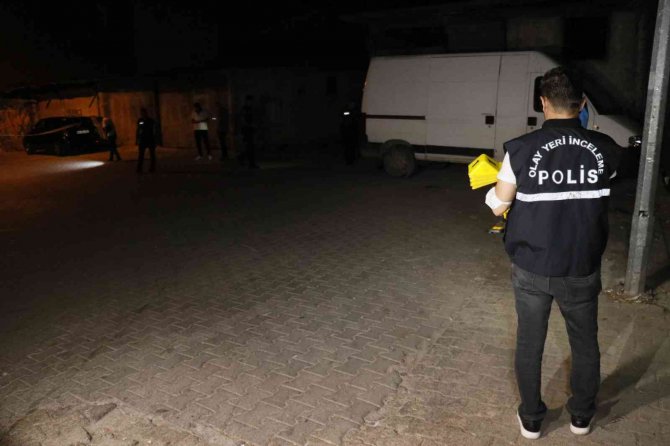 Adana’da silahlı ve bıçaklı kavga: 2 yaralı