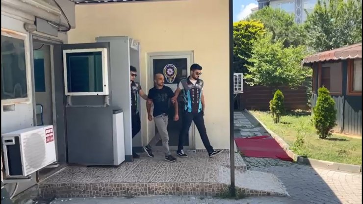 Anne kızın olduğu otomobile çarpıp kaçan kamyonet şoförü yakalandı 