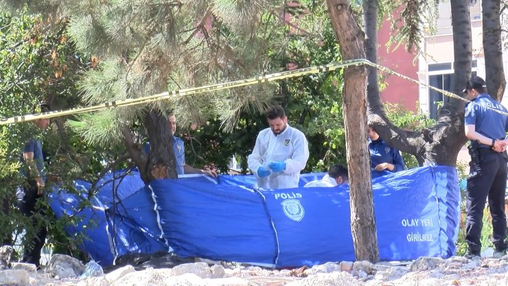 Bahçelievler'de yol kenarında ceset bulundu