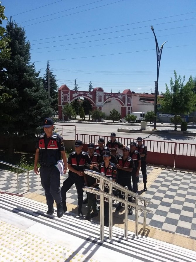 Çalıntı motosikletle kablo çalmaya çalışan 4 şahsı jandarma yakaladı