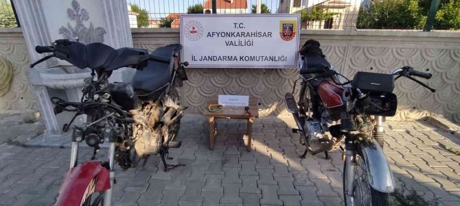 Çalıntı motosikletle kablo çalmaya çalışan 4 şahsı jandarma yakaladı