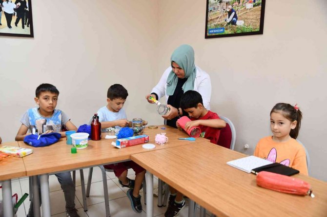 Çocuklar yaz tatilini verimli geçiriyor