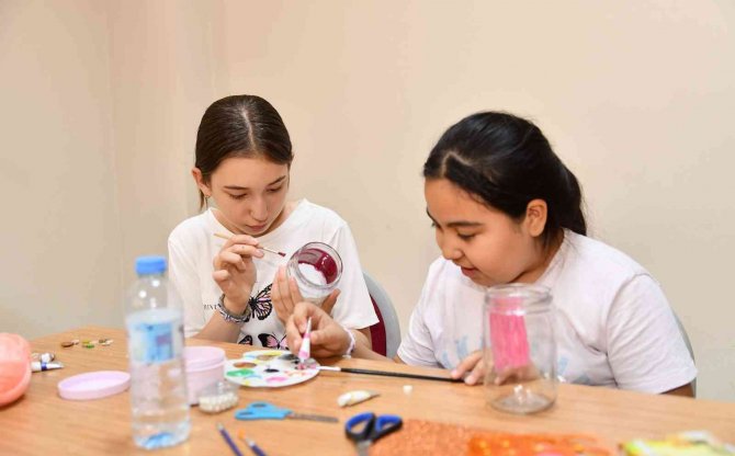 Çocuklar yaz tatilini verimli geçiriyor