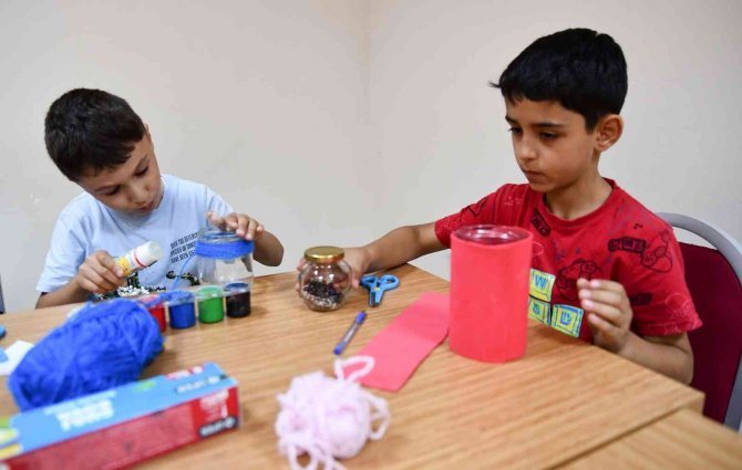 Çocuklar yaz tatilini verimli geçiriyor