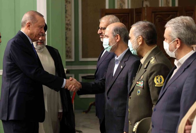 Cumhurbaşkanı Erdoğan Tahran’da resmi törenle karşılandı