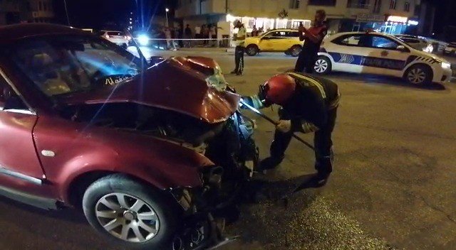 Erzincan’da iki aracın çarpışması sonucu 4 kişi yaralandı