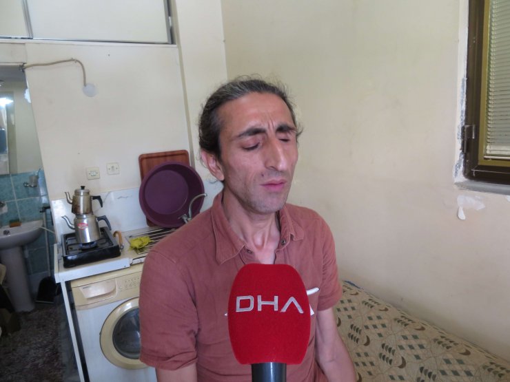 Görme engelliye tekme tokat saldırı kamerada