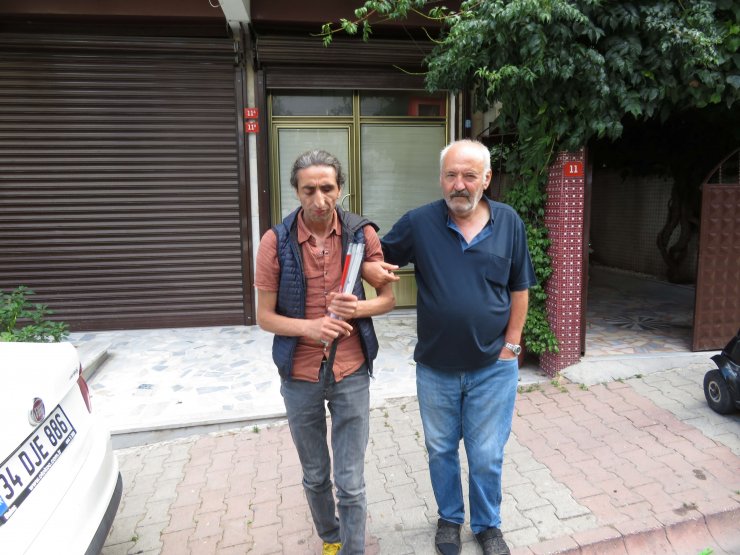 Görme engelliye tekme tokat saldırı kamerada