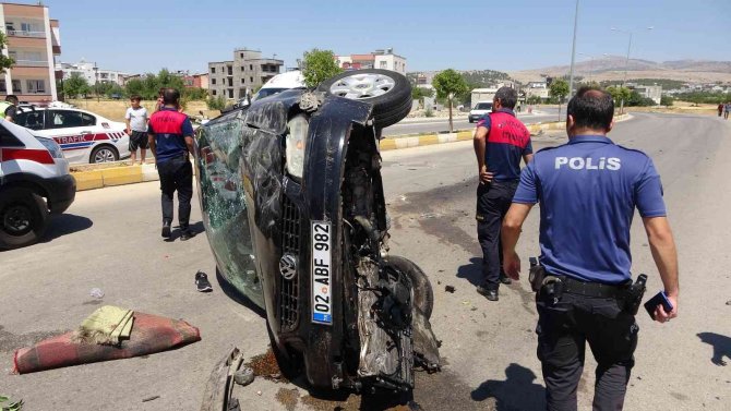 Hafif ticari araç takla atarak karşı şeride geçti: 1 yaralı