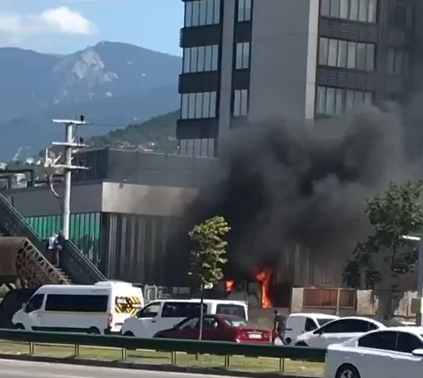 Hastane bahçesinde yangın