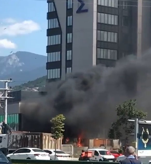 Hastane bahçesinde yangın