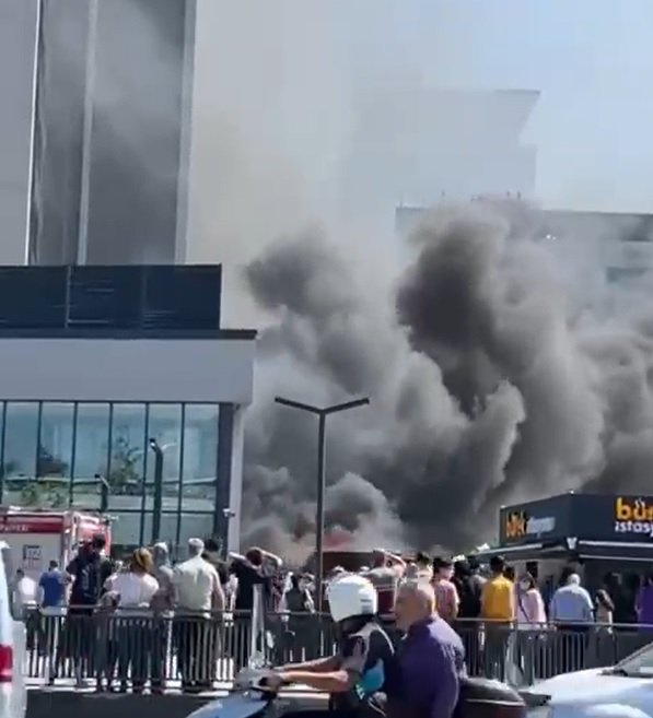 Hastane bahçesinde yangın