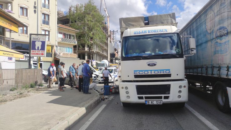 Kamyonun yandan çarptığı motosikletin sürücüsü yaralandı