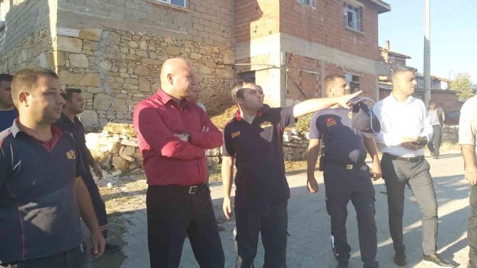 Manisa Büyükşehir İtfaiyesi Gördes yangını için seferber oldu