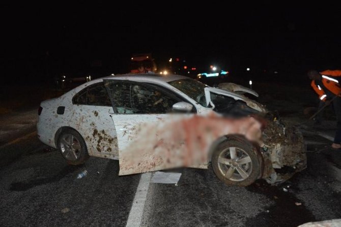 Otomobilin koyun sürüsüne dalma anı kamerada