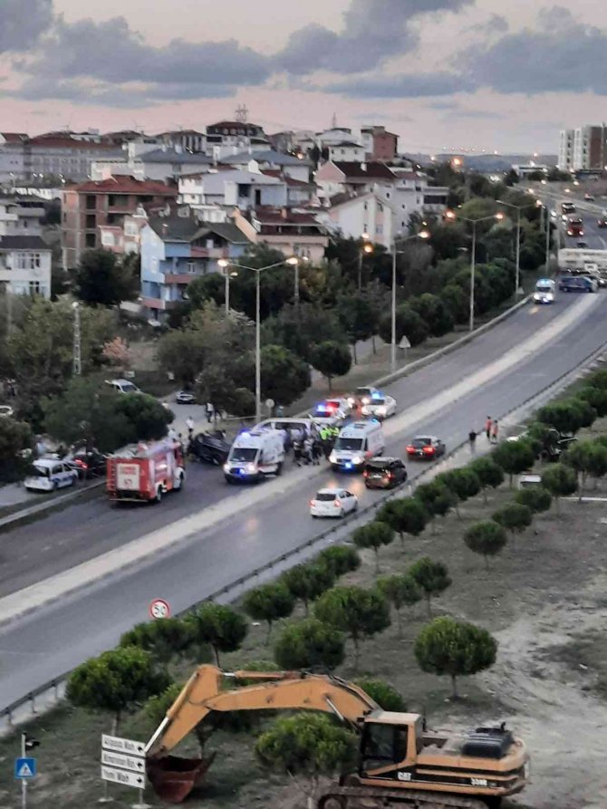 Panelvan araçla çarpışan otomobil takla attı: 3 yaralı