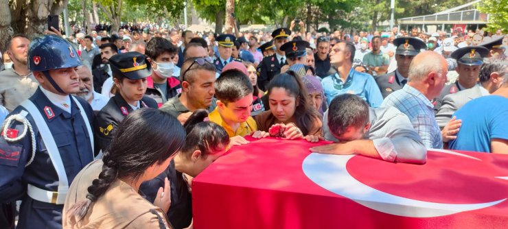 Şehit Uzman Çavuş Bozkurt, son yolculuğuna uğurlandı