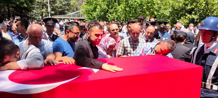 Şehit Uzman Çavuş Bozkurt, son yolculuğuna uğurlandı