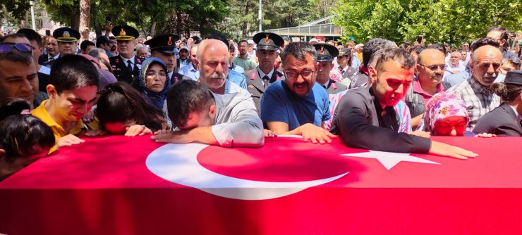 Şehit Uzman Çavuş Bozkurt, son yolculuğuna uğurlandı