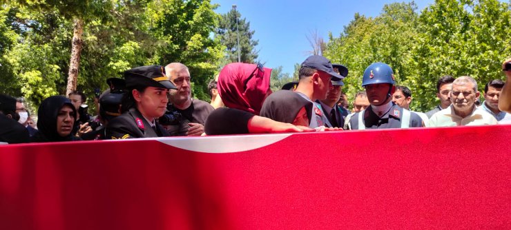 Şehit Uzman Çavuş Bozkurt, son yolculuğuna uğurlandı