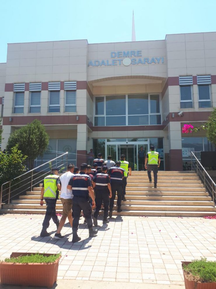 Yurt dışına kaçmak isteyen FETÖ üyeleri yakalandı