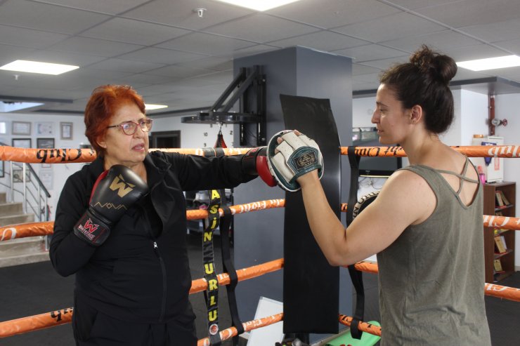 67 yaşında başladığı boksla Parkinson’u nakavt ediyor