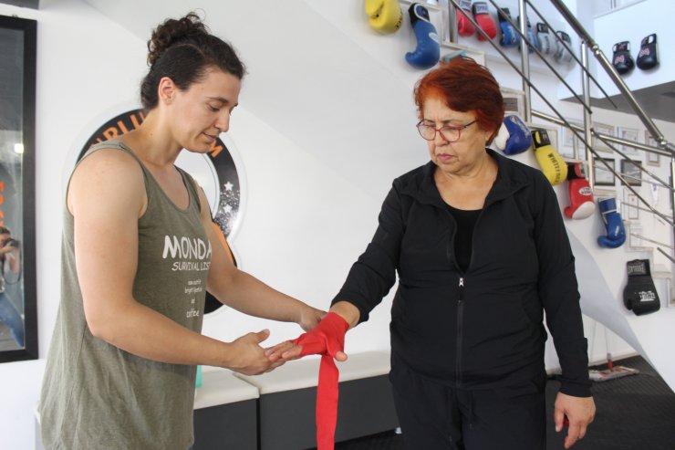 67 yaşında başladığı boksla Parkinson’u nakavt ediyor