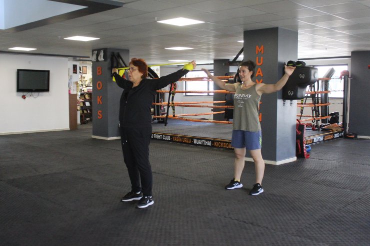 67 yaşında başladığı boksla Parkinson’u nakavt ediyor